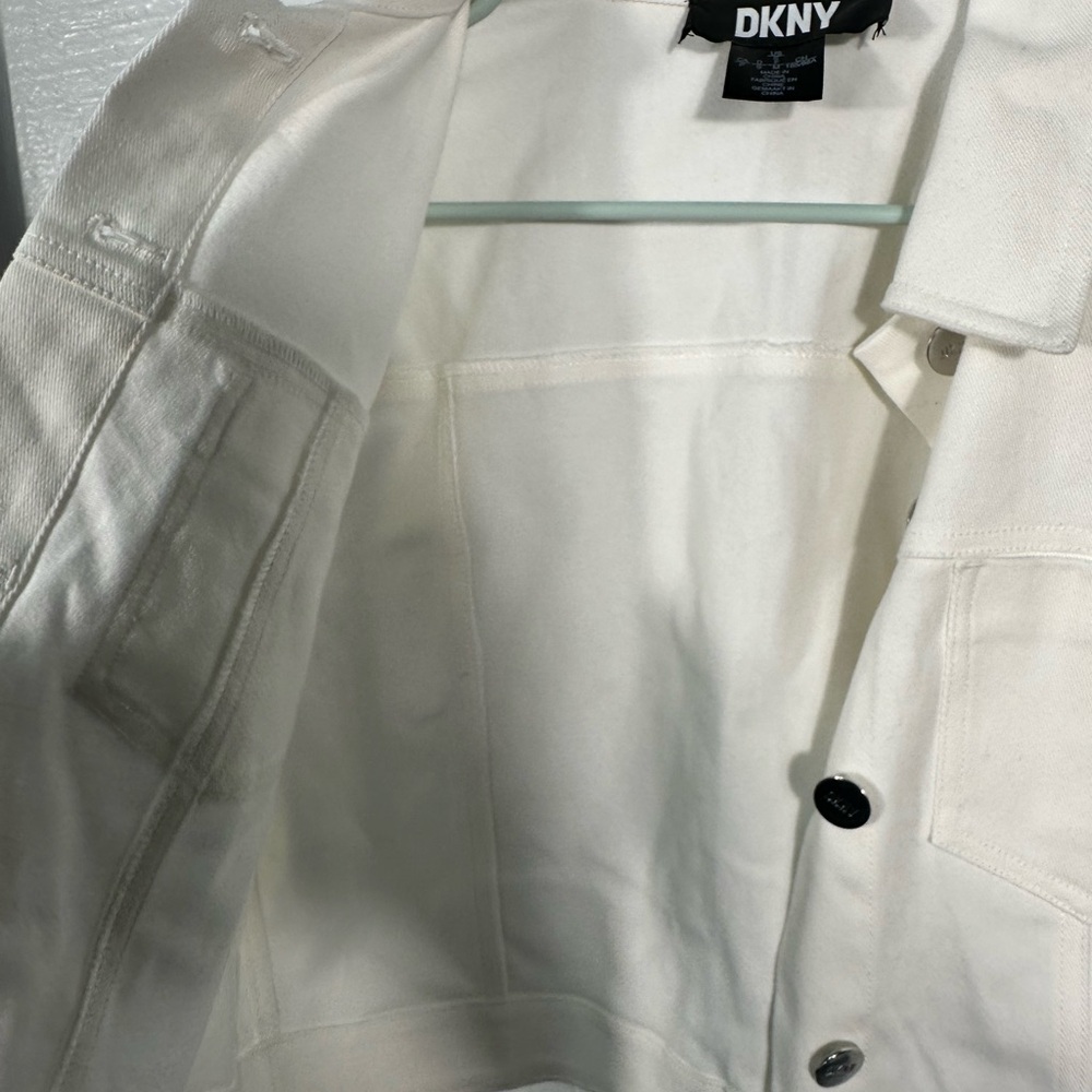 DKNY Women's Denim Cropped Button Up Jacket Size Small NWT - Picture 6 of 10